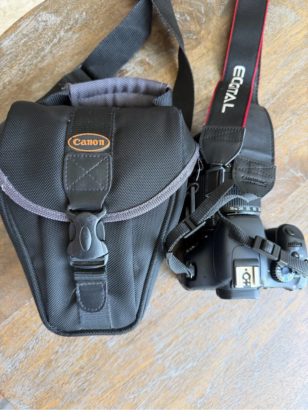 Canon 550D Rebel T2i DSLR with EFS 18-135mm Zoom Lens